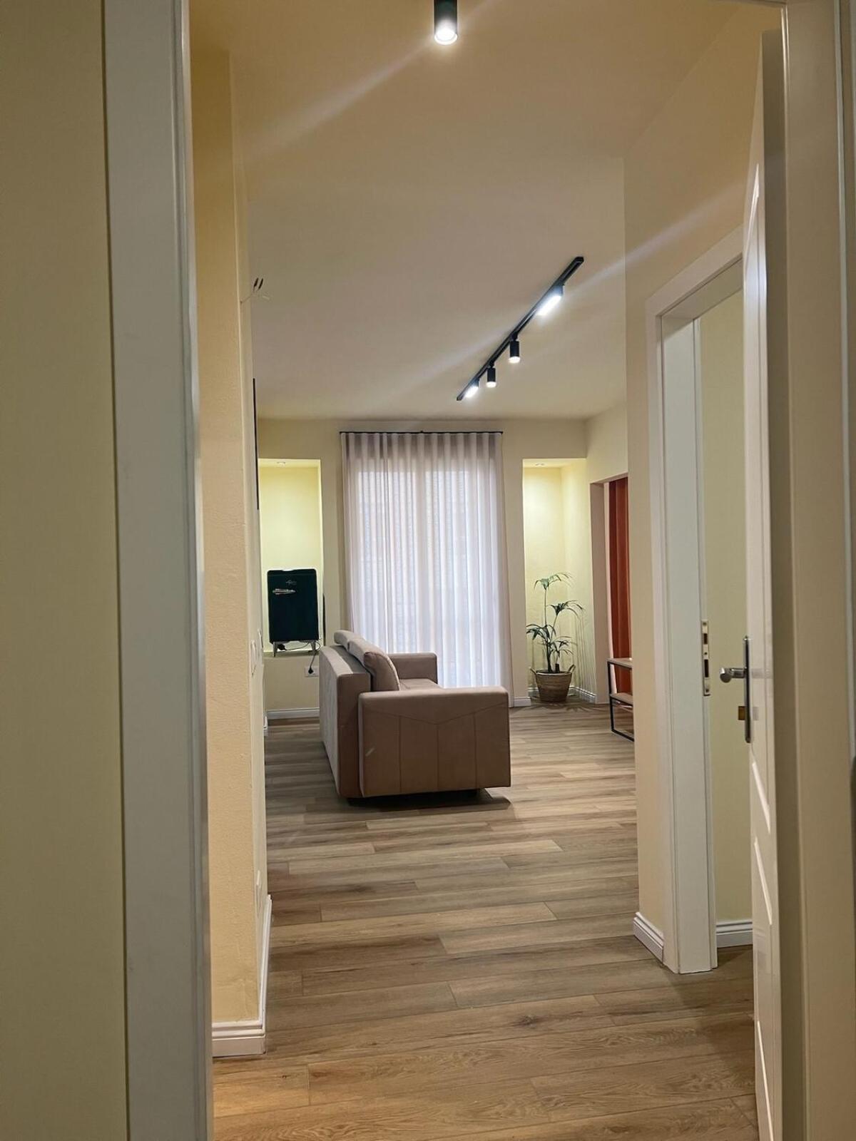 Sweet Yellow Palace, Pazari I Ri Appartement *